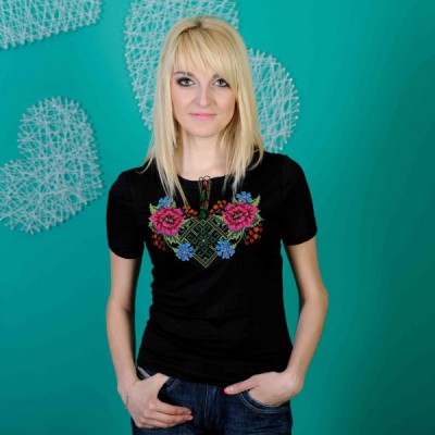 Embroidered t-shirt "Green Ornament on Black"